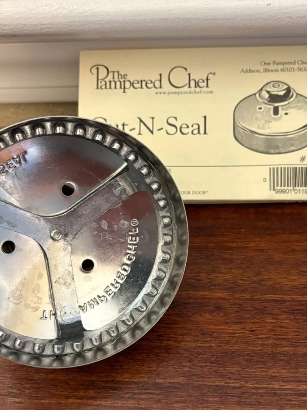 Pampered Chef Stainless Steel Cut-N-Seal - Like New